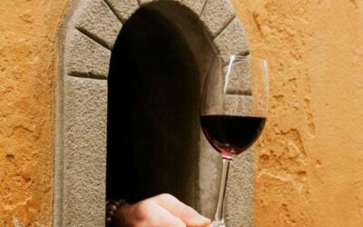 Scopri la tradizione delle buchette del vino con il tour guidato con degustazione di vini a Firenze al tramonto